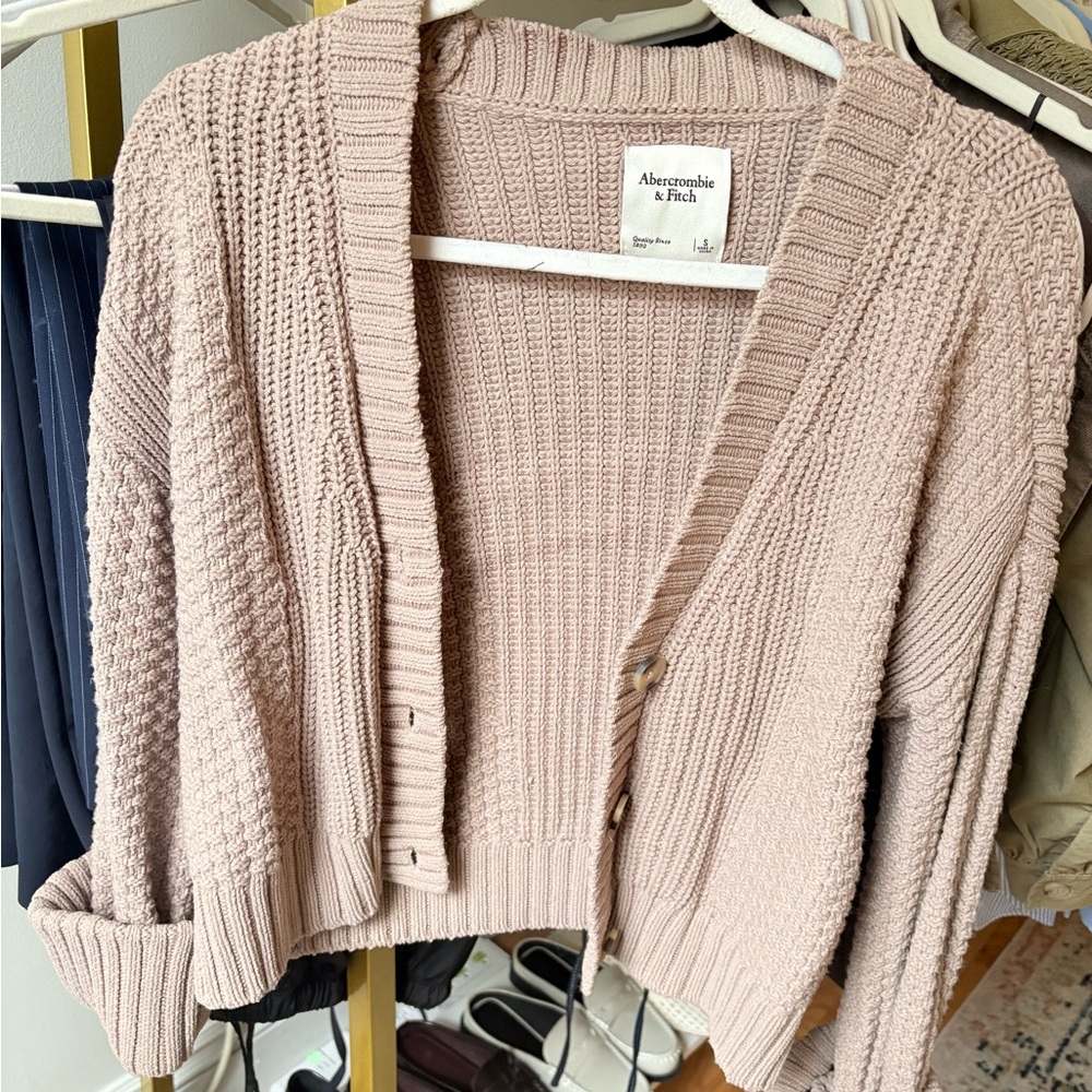 A&F CABLE KNIT BUTTON UP CARDIGAN